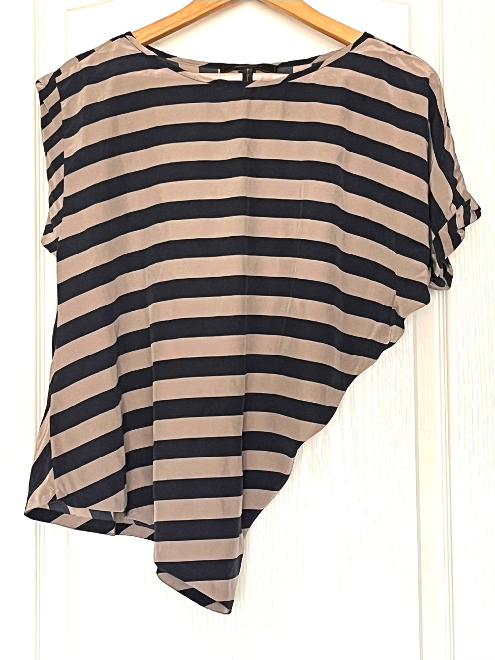 BCBGMAXAZRIA 100% Silk Navy Striped Batwing Slouchy Blouse Top Size S Breathable